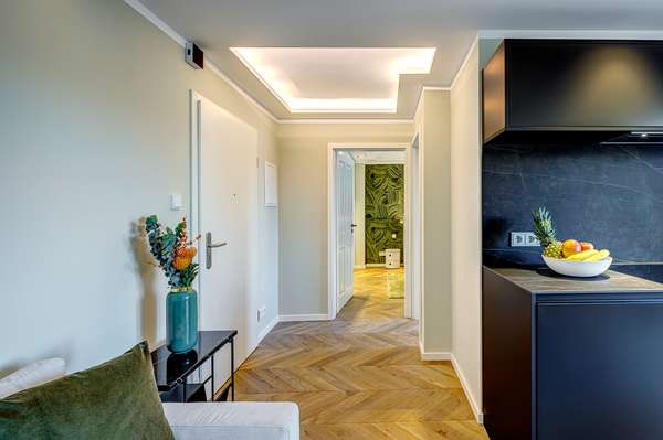 QQI: Hochwertiges City-Apartment - 2 Zimmer mit Balkon