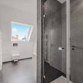 Gäste-WC mit Dusche