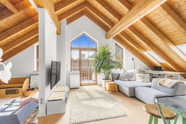 QQI: 3 Zimmer DG-Wohnung I Hohe Decken und gemütliches Holz