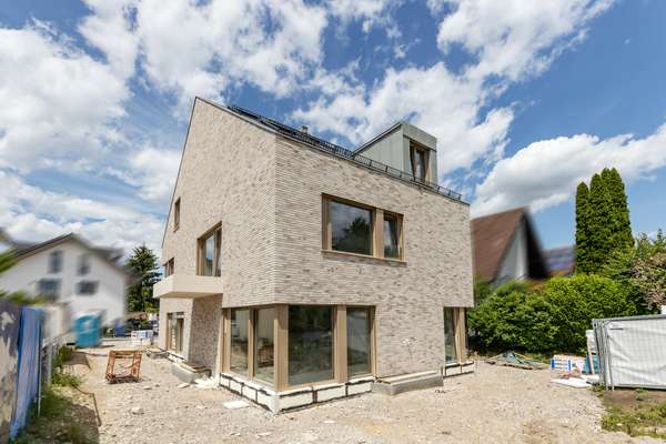 QQI: Architektonisches Highlight - Luxus und Wohnkomfort mit Einfamilienhaus-Flair
