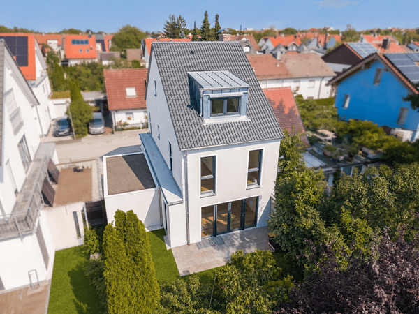 QQI: Raum für Familie – Neubau-Doppelhaushälfte mit Garten und Garage in München