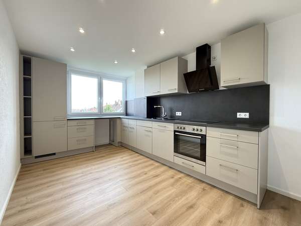 Moderne 4-Zimmer Wohnung mit Garten, Stellplatz & Keller