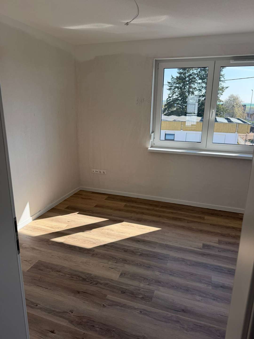 Maisonette -Nur für FAMILIEN AB 5 Personen-Gut gelegene Wohnung - ab 100qm,5 ZKB mit Balkon/ Stellplatz und vielen Vorteilen!