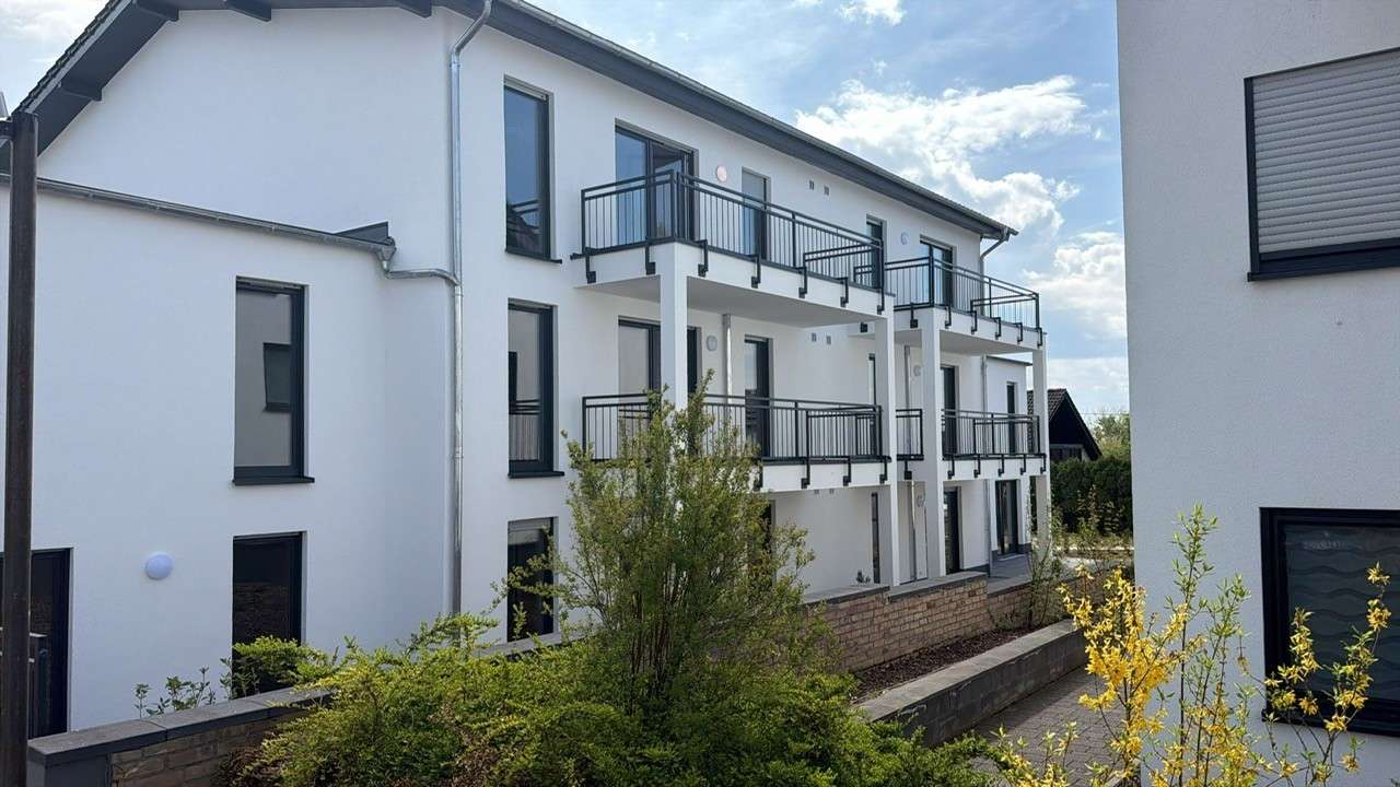 Maisonette -Nur für FAMILIEN AB 5 Personen-Gut gelegene Wohnung - ab 100qm,5 ZKB mit Balkon/ Stellplatz und vielen Vorteilen!