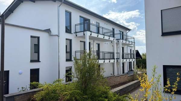 Maisonette -Nur für FAMILIEN AB 5 Personen-Gut gelegene Wohnung - ab 100qm,5 ZKB mit Balkon/ Stellplatz und vielen Vorteilen!
