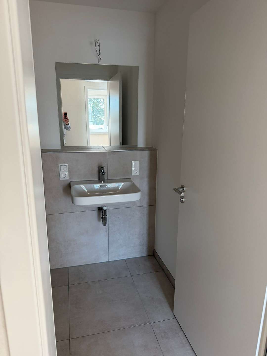 Maisonette -Nur für FAMILIEN AB 5 Personen-Gut gelegene Wohnung - ab 100qm,5 ZKB mit Balkon/ Stellplatz und vielen Vorteilen!