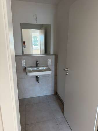 Maisonette -Nur für FAMILIEN AB 5 Personen-Gut gelegene Wohnung - ab 100qm,5 ZKB mit Balkon/ Stellplatz und vielen Vorteilen!
