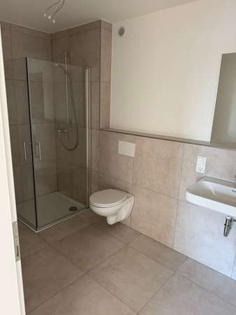 Maisonette -Nur für FAMILIEN AB 5 Personen-Gut gelegene Wohnung - ab 100qm,5 ZKB mit Balkon/ Stellplatz und vielen Vorteilen!