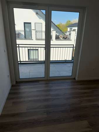 Maisonette -Nur für FAMILIEN AB 5 Personen-Gut gelegene Wohnung - ab 100qm,5 ZKB mit Balkon/ Stellplatz und vielen Vorteilen!