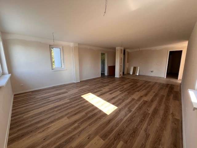 Maisonnette -Nur für FAMILIEN AB 5 Personen-Gut gelegene Wohnung - ab 100qm,5 ZKB mit Balkon/ Stellplatz und vielen Vorteilen!