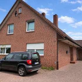 Geräumiges Einfamilienhaus in ruhiger, zentraler Lage in Westoverledingen – 203 m² – Vorschau Bild 1