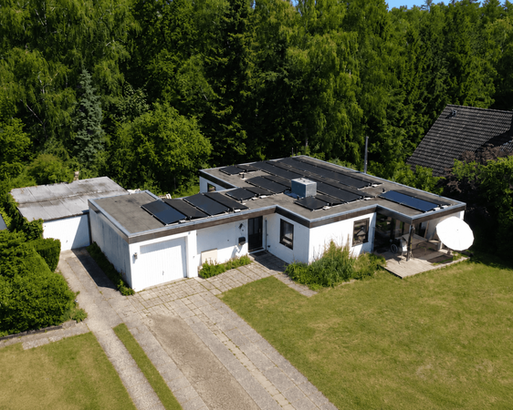 Modernes Bungalow mit ca. 200 m² Wohn- und Nutzfläche, Vollkeller und großem Grundstück in Glinde