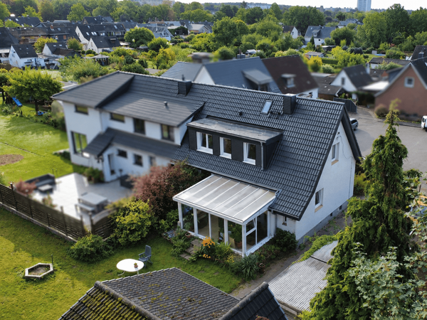 Energetisch sanierte Doppelhaushälfte auf 1.063 m² Grund mit 200 m² Wohn- und Nutzfläche in Reinbek