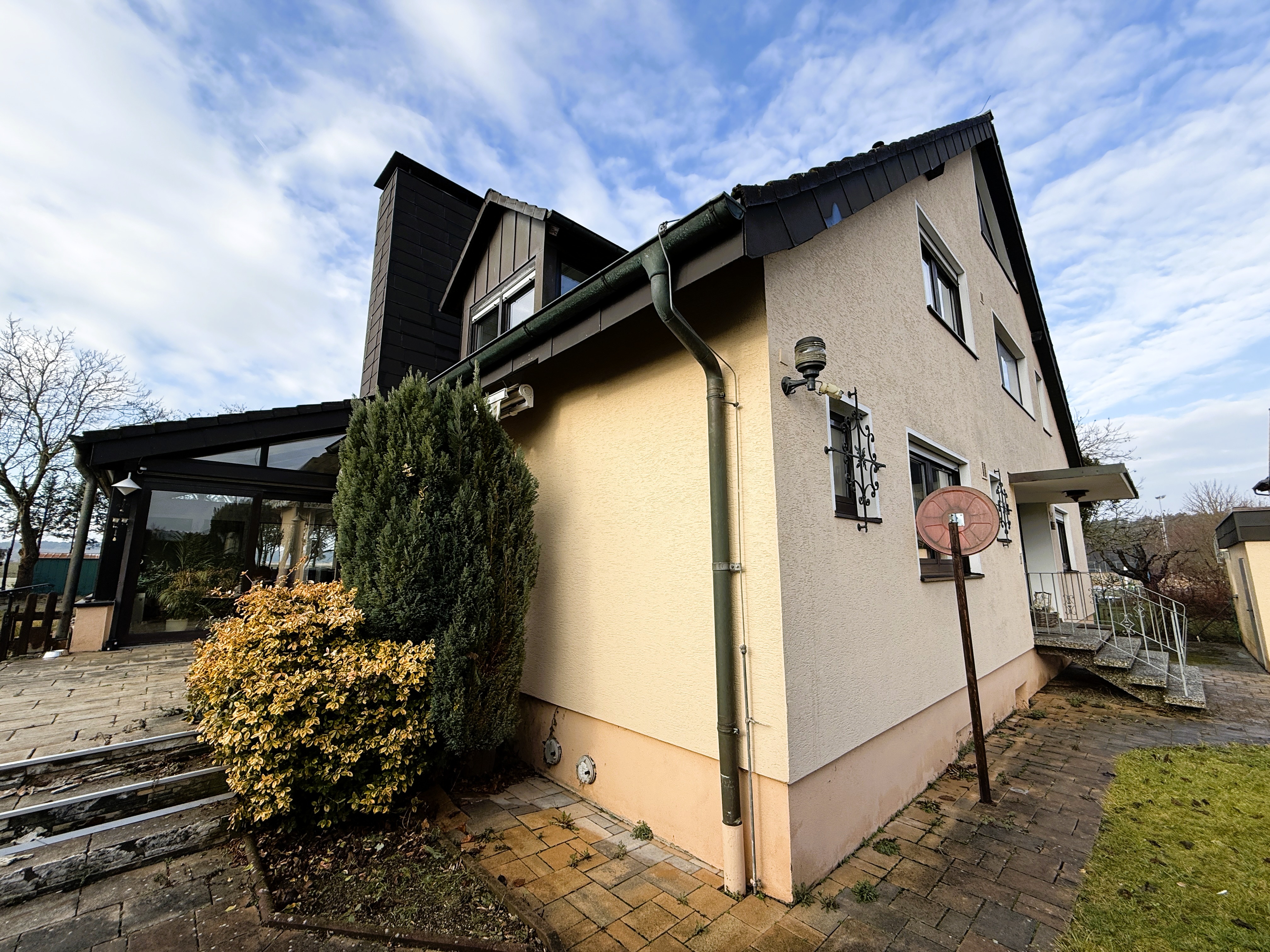 linke Seitenansicht Haus