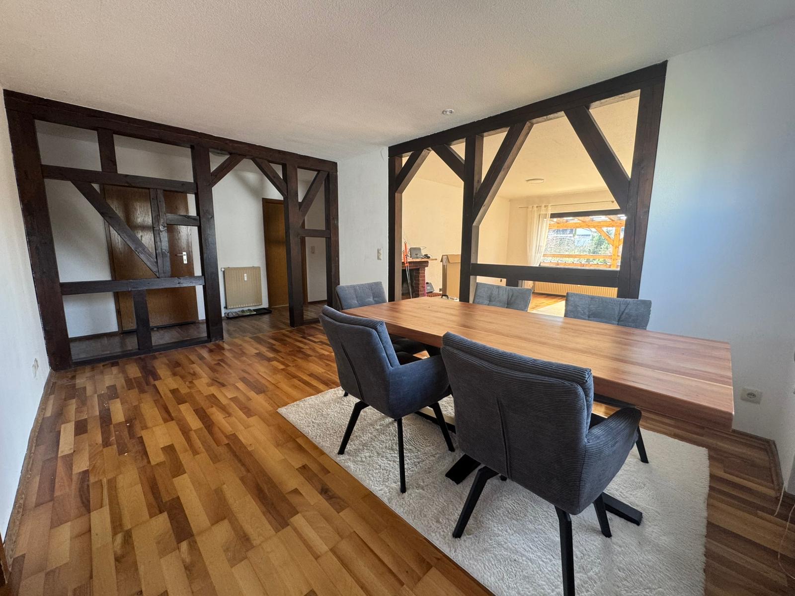 3,5 Zimmer Wohnung mit Stellplatz, Garten und großer Terrasse - Möglichkeit der Anmietung des UG