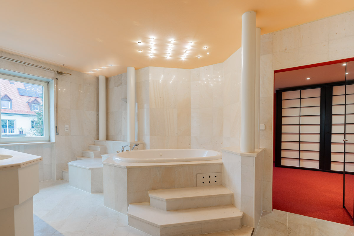 Großzügiges Badezimmer