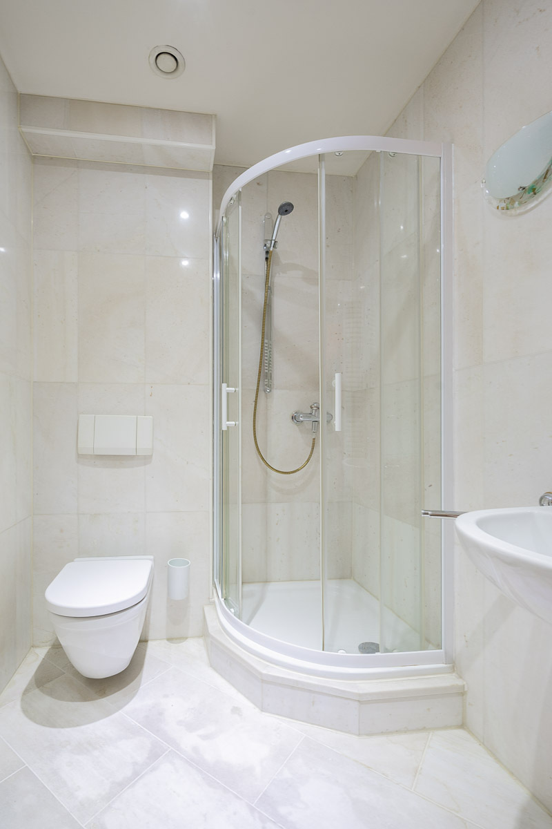 Badezimmer im DG