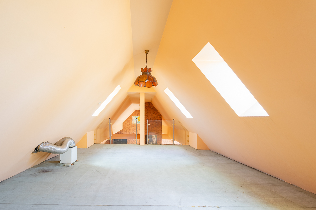 Galerie im Dachspitz mit Ausbaupotenzial