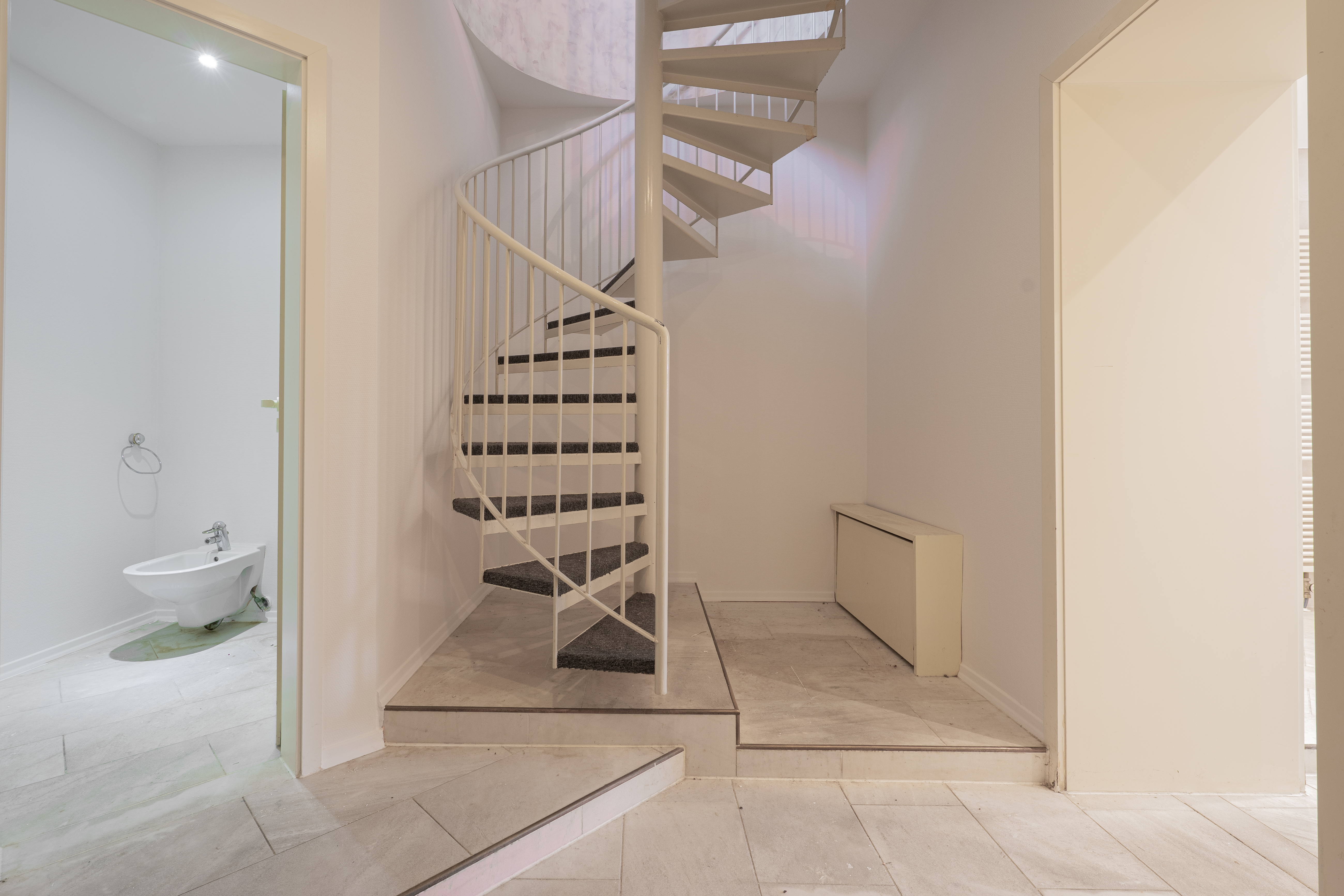 Diese Treppe trennt die Wellness Oase vom Wohn/Essbereich