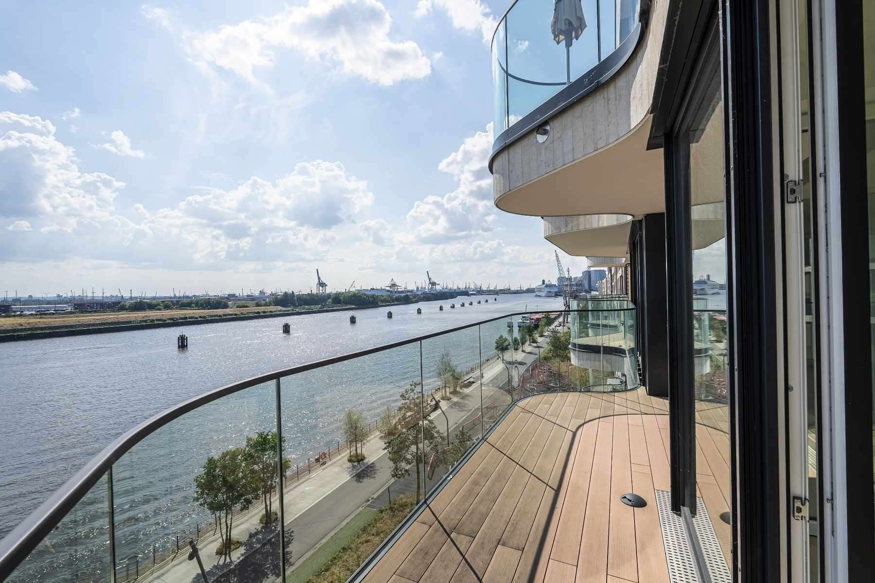 Exklusives Waterfront Apartment mit spektakulärem Panoramablick über die Elbe