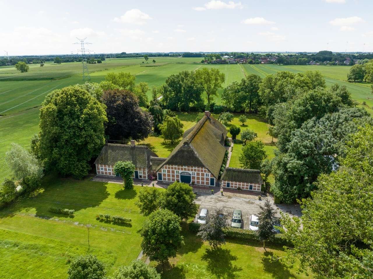 Friesisches Fachwerk-Hofanwesen mit besonderem Charakter