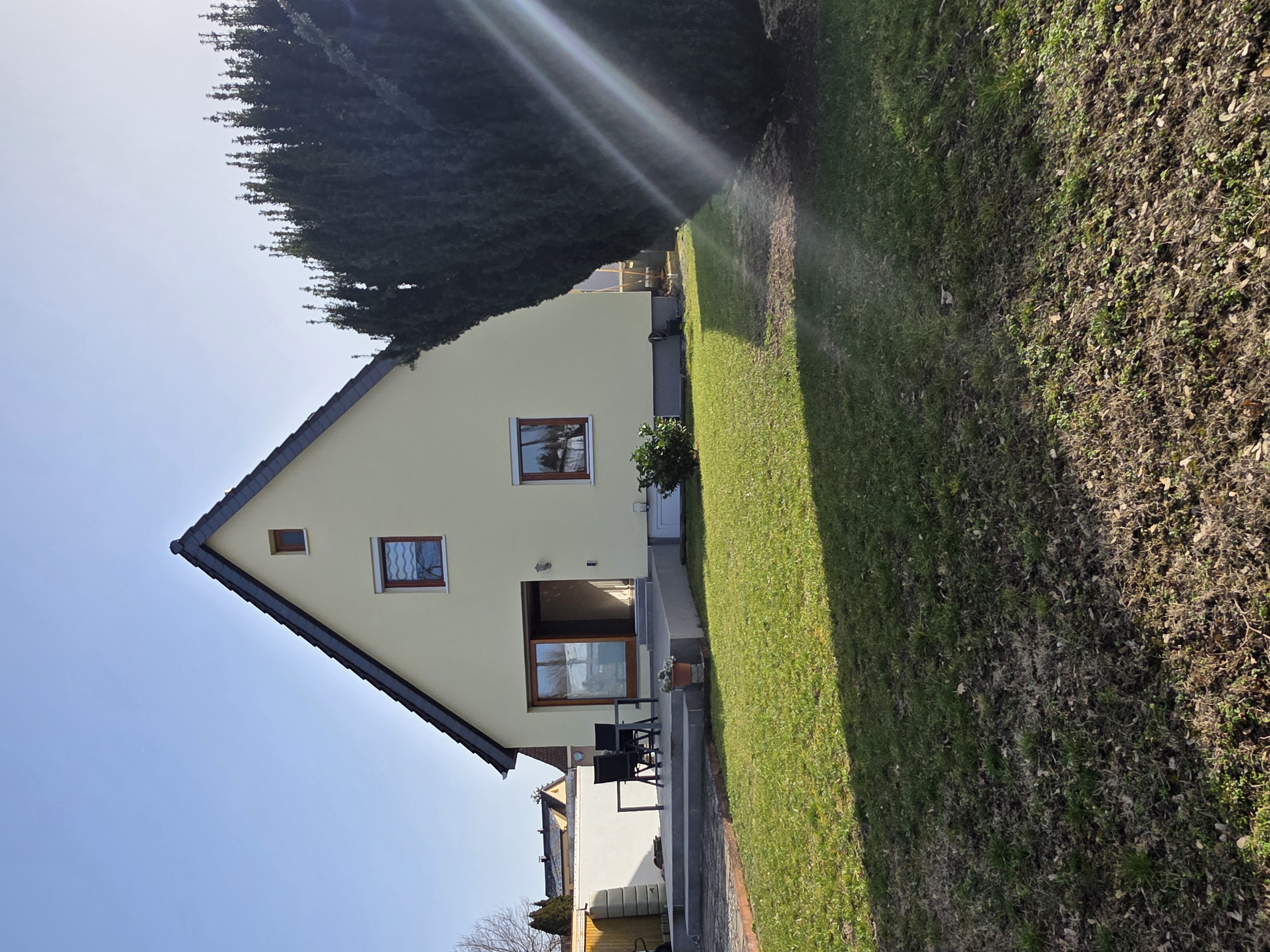 Liebevoll modernisiertes Einfamilienhaus mit PV-Anlage, Wallbox und gepflegtem Garten