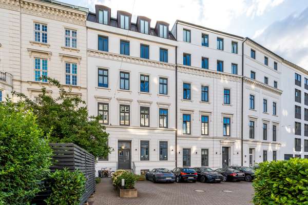 Altbau-Maisonette in Hamburg-St. Georg: Denkmal mit eigenem Eingang nahe Alster, 20099 Hamburg