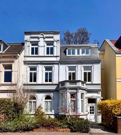 Eppendorfer Jugendstilvilla mit Einliegerwohnung und Gartenoase, Hamburg