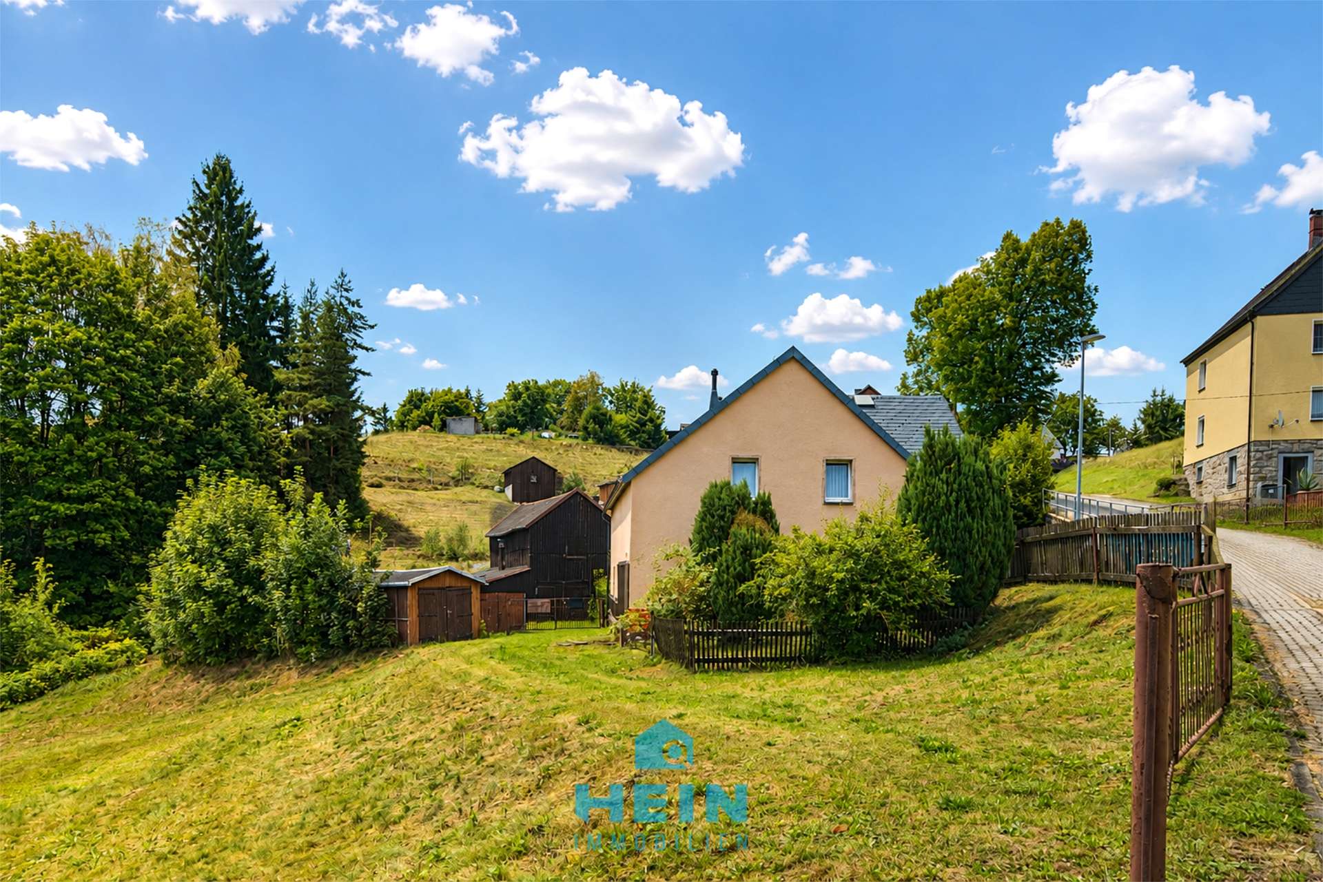 Viel Fläche, viele Möglichkeiten. Ein- bis Zweifamilienhaus in ländlicher Idylle!