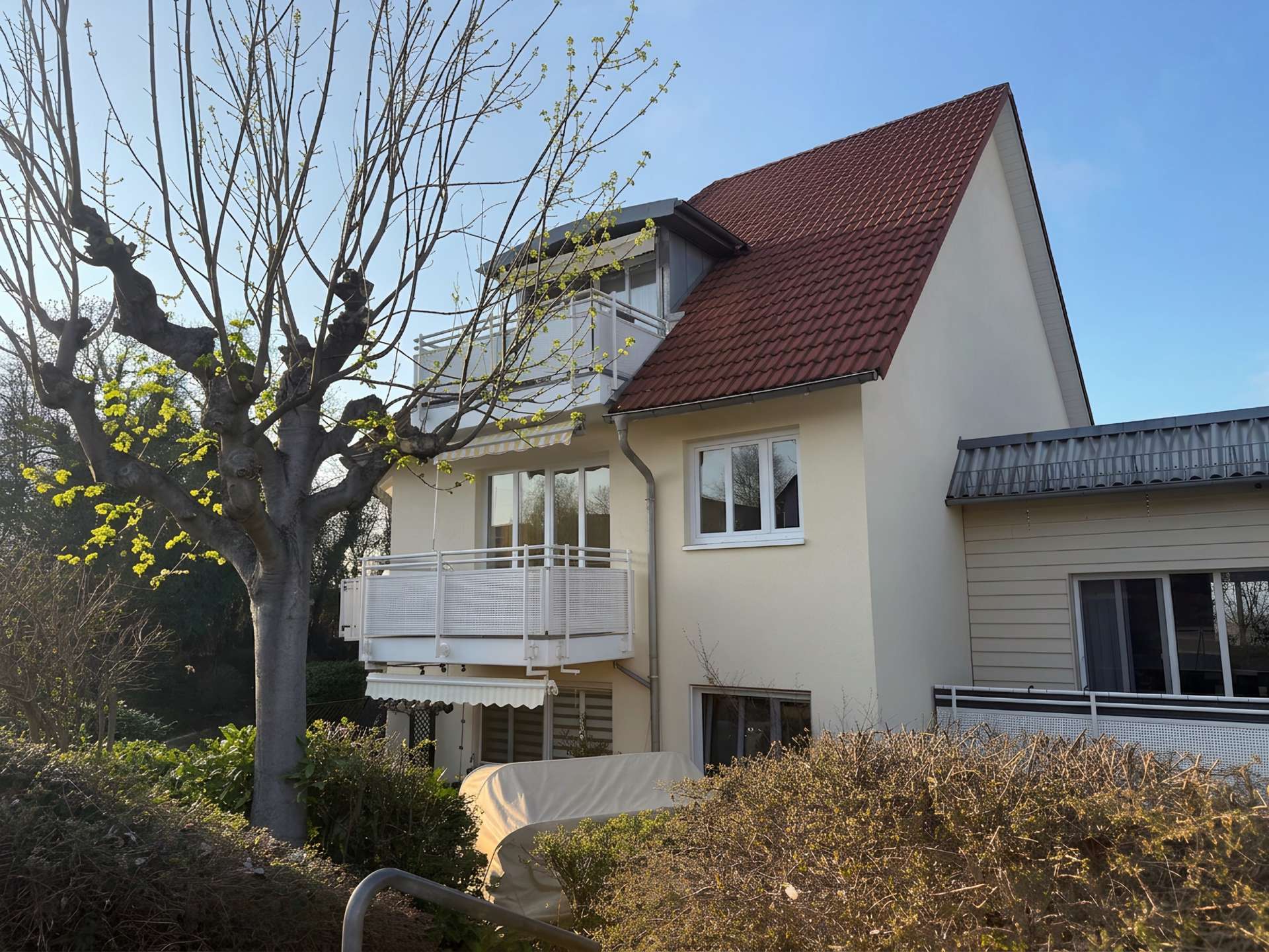 Koffer packen und einziehen: Lichtdurchflutete 3-Zimmer-Wohnung mit Balkon und Einbauküche!