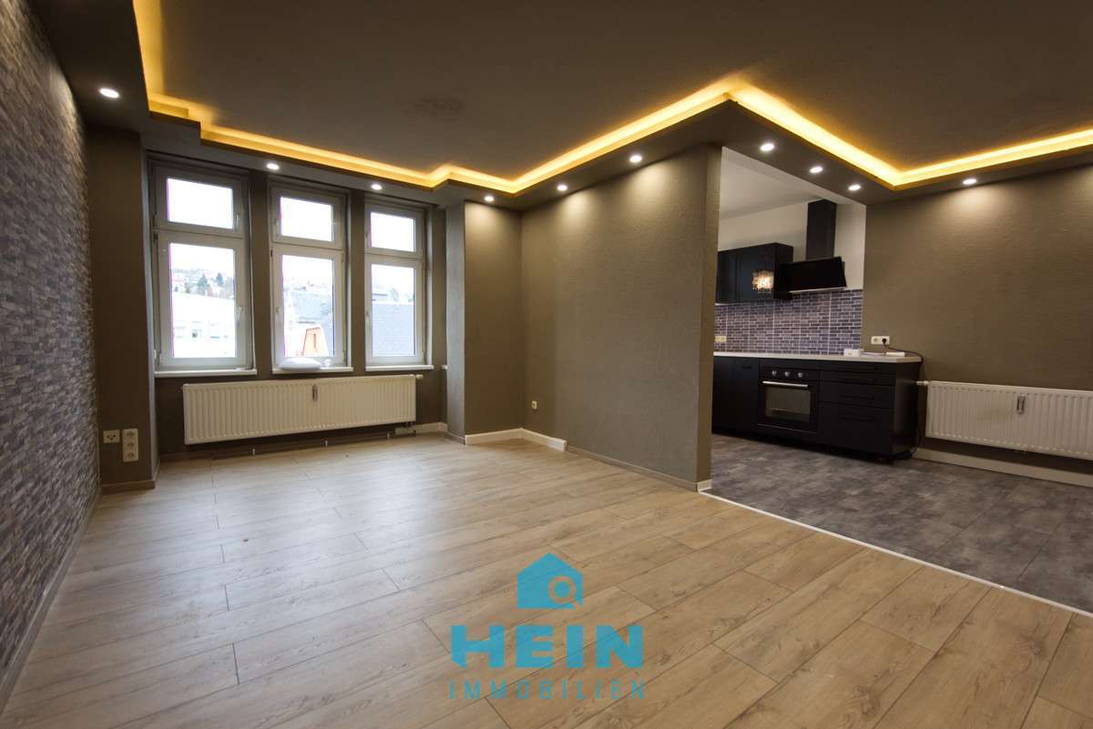 Wunderschöne 3-RW mit Balkon, EBK und Stellplatz in zentraler Lage!