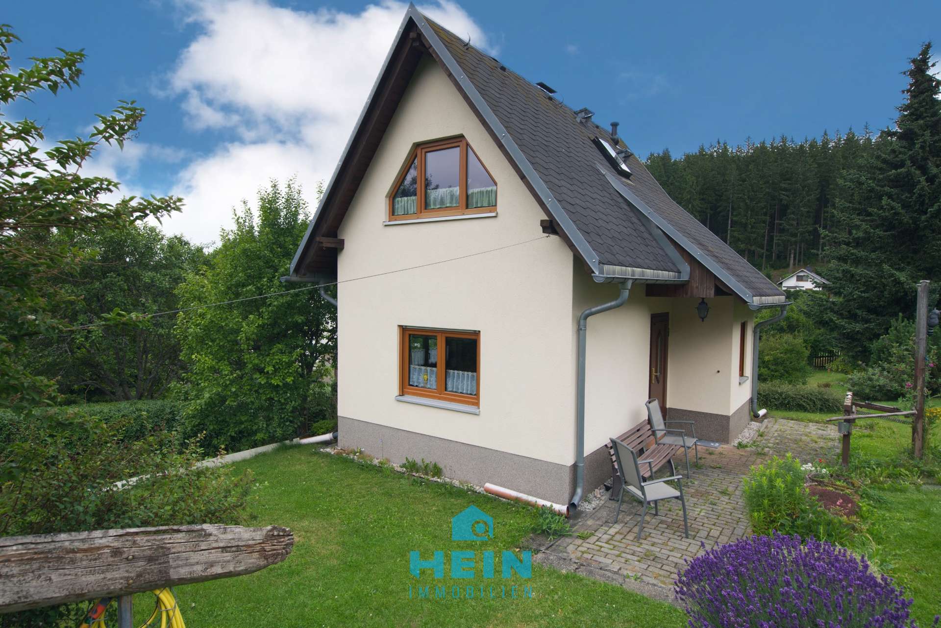 Erholung pur im Grünen – Gartenhaus mit Nebengebäude, Brunnen, Mähroboter und Pkw-Zufahrt!