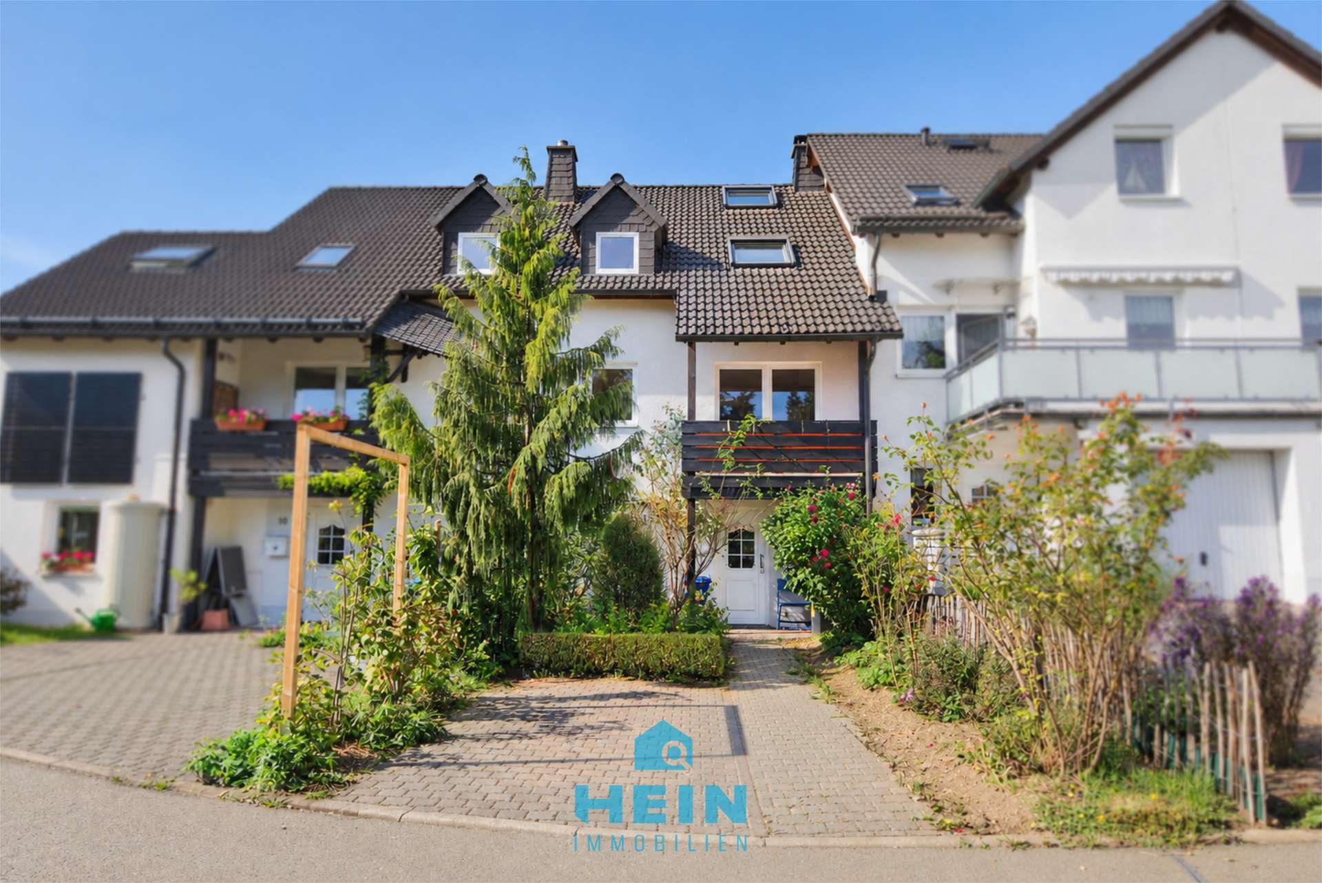 Sonnig wohnen, entspannt leben – Reihenmittelhaus mit Balkon und Naturgarten auf dem Zeller Berg!