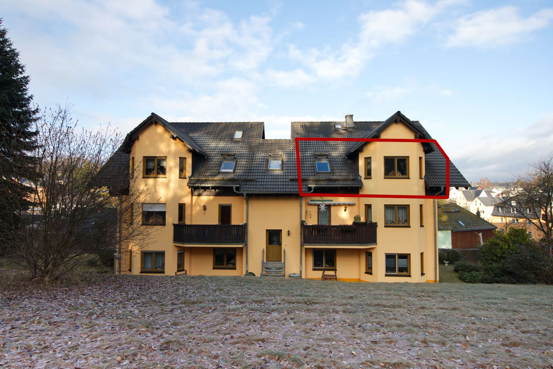 Helle Dachgeschosswohnung mit großem Balkon und Umbaupotenzial in Zschorlau