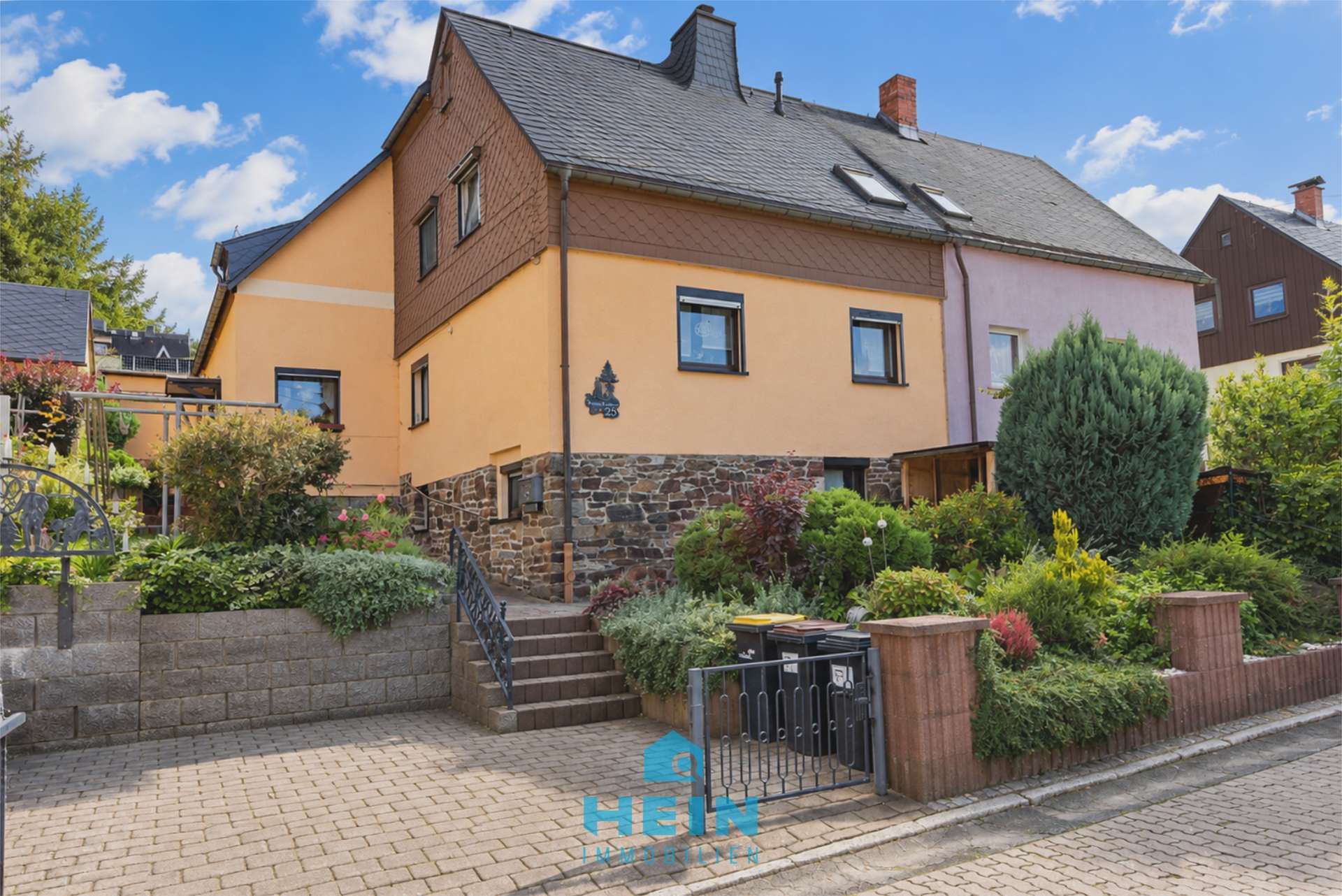 Ruhe genießen, Ausblick erleben – Doppelhaushälfte mit wundervollem Garten in Beierfeld!