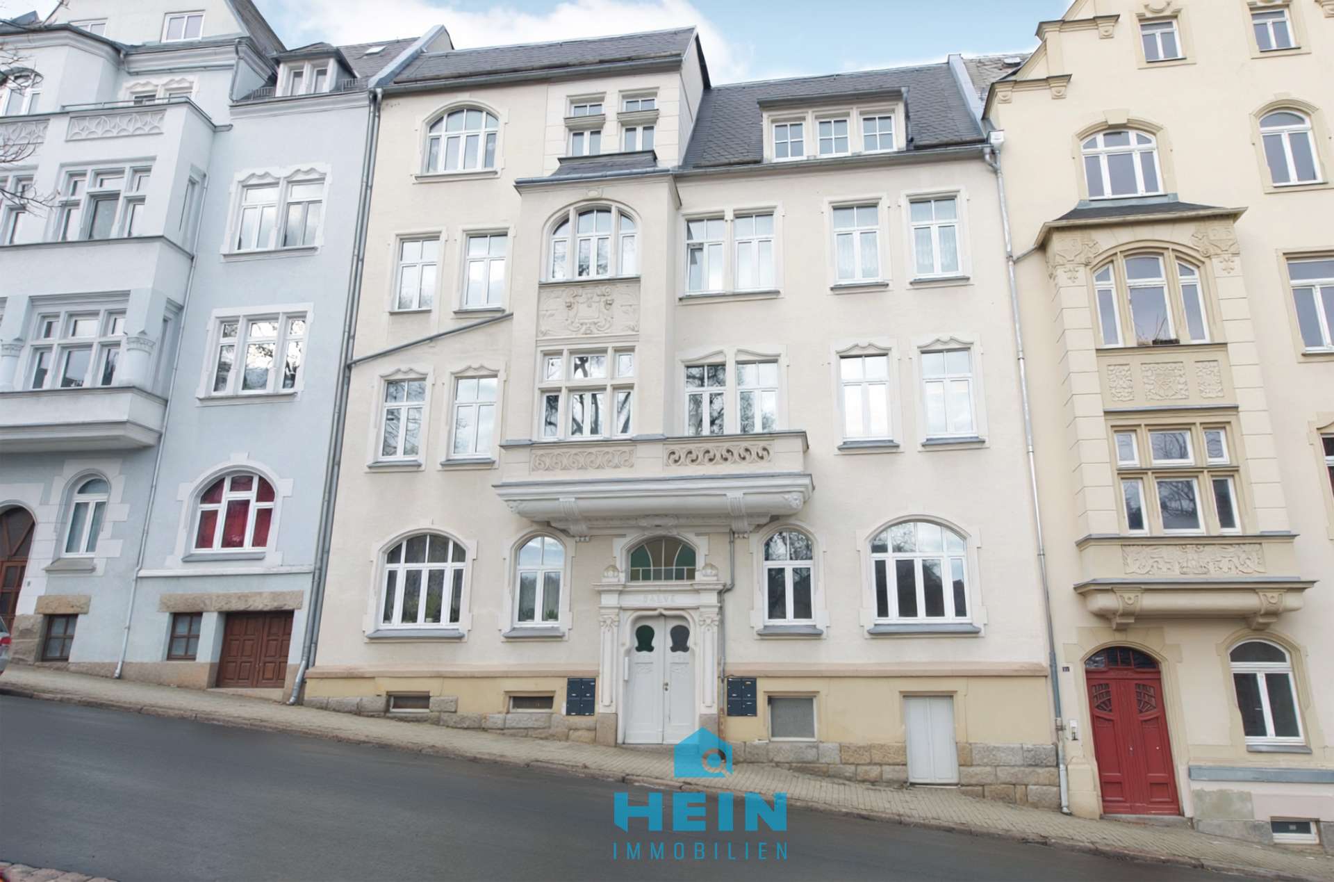 Wohlfühlen in Auerbach: Helle Wohnung mit Balkon und viel Stauraum