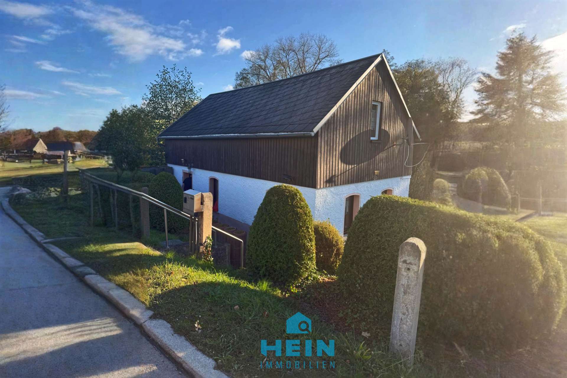 Ihr eigenes kleines Reich: gemütliches Einfamilienhaus mit Terrasse im Grünen!