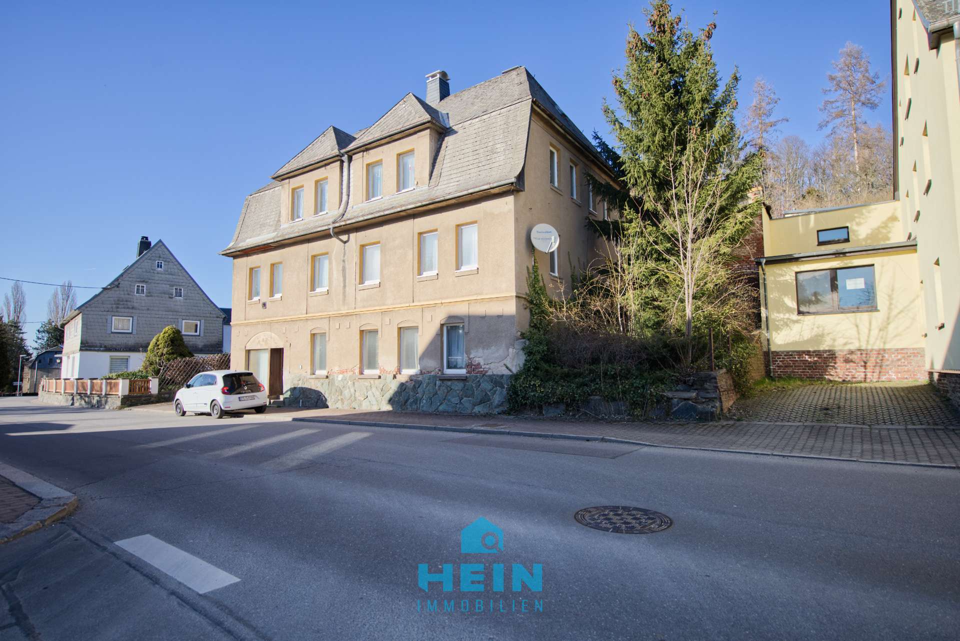 Mehrfamilienhaus in Neukirchen mit Weitblick: Investieren, entwickeln, profitieren