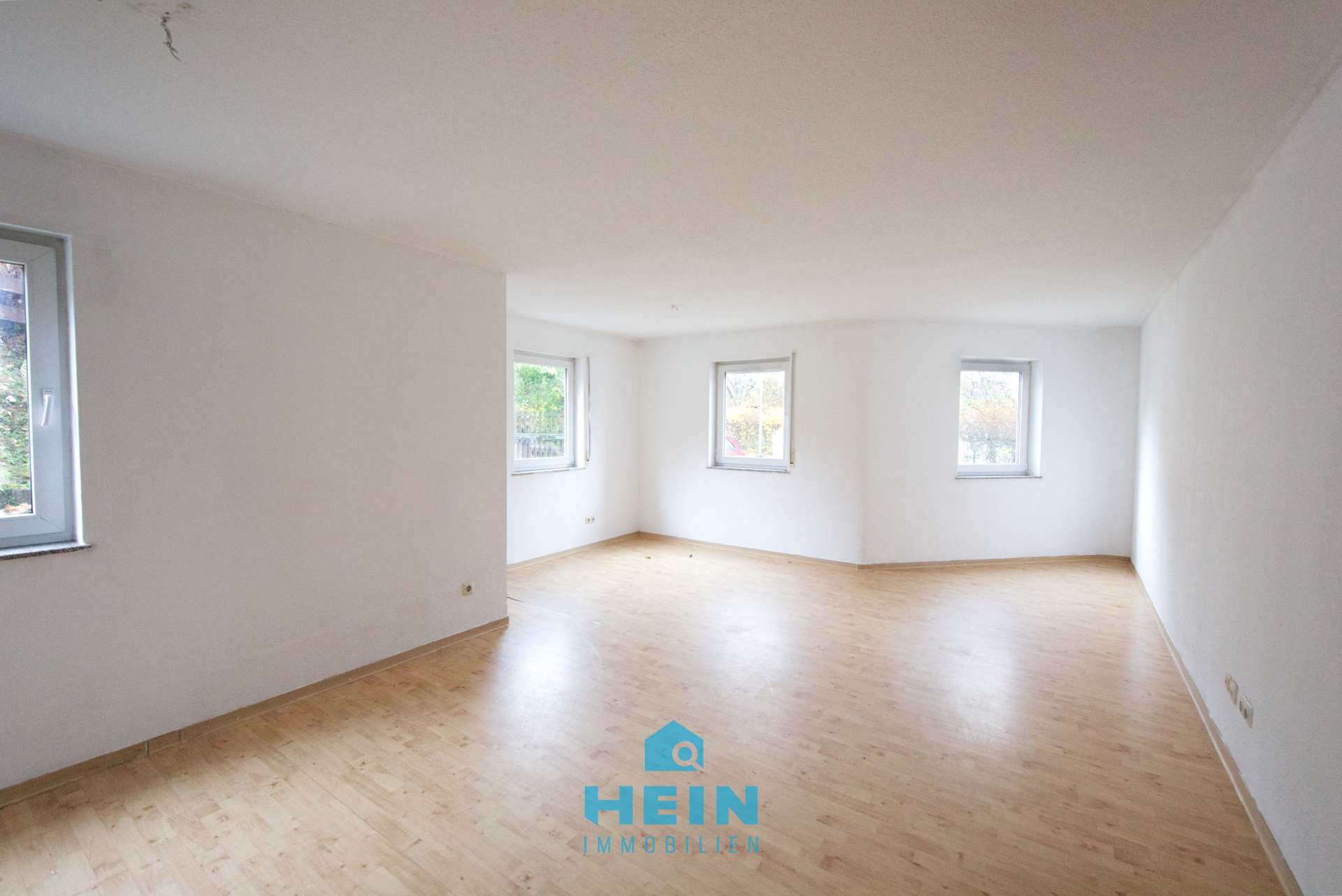 Freundliche 2-Raumwohnung mit Fußbodenheizung / Einbauküche und PKW-Stellplatz