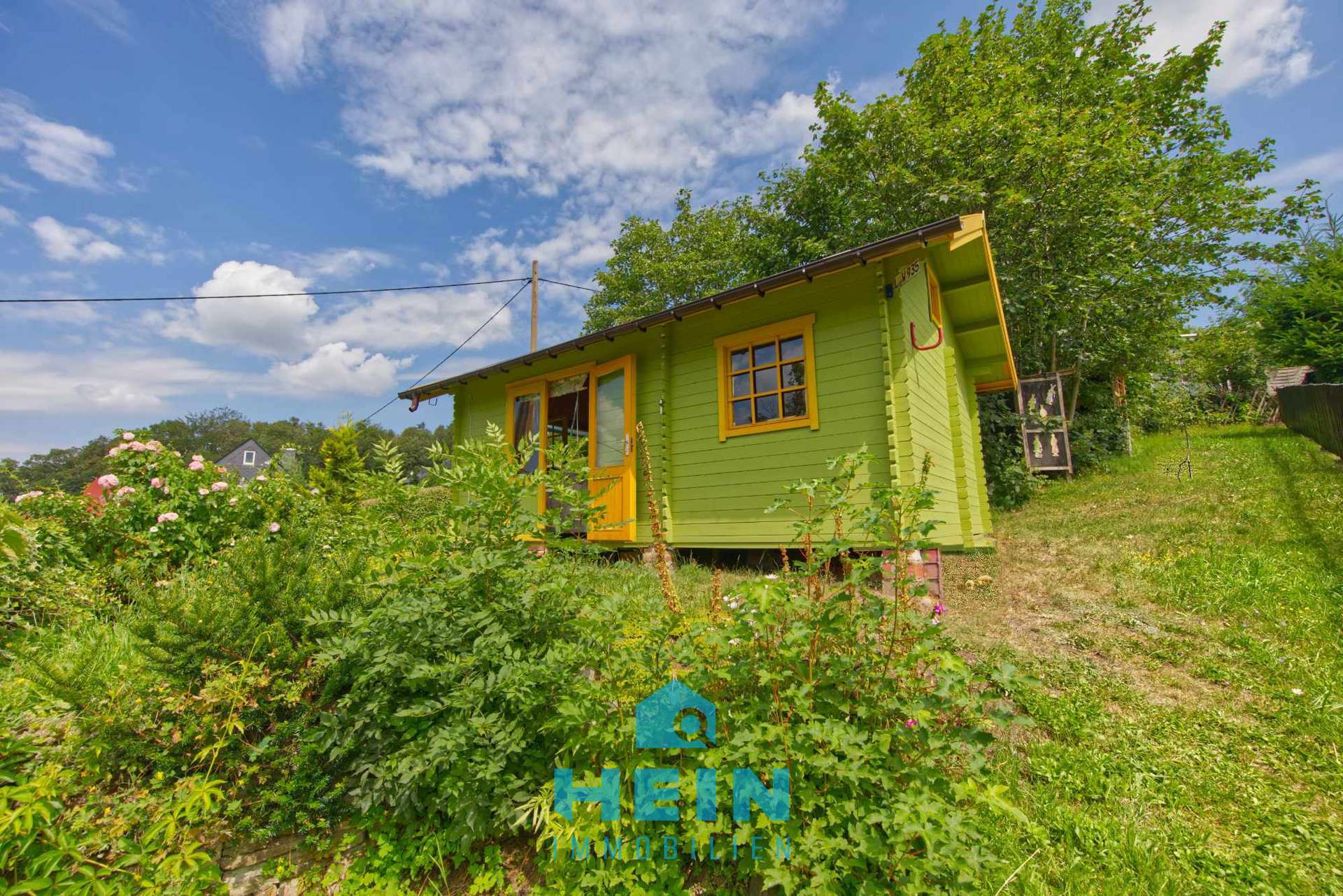 Naturidylle mit Potenzial – Baugrundstück mit gemütlichem Gartenhaus in Gornsdorf