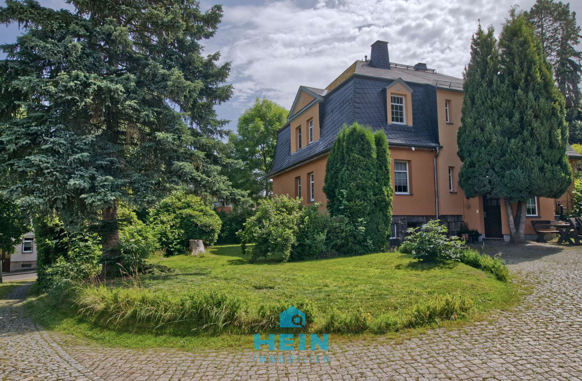 Nicht nur wohnen, sondern leben – Villa mit Stil und Ausbaureserve!