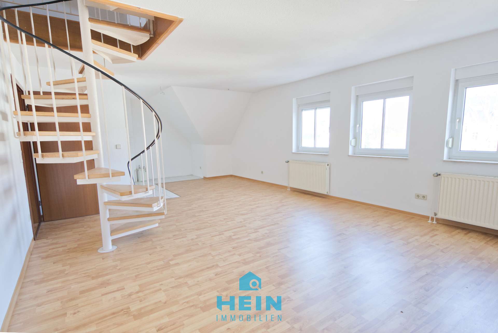 Charmante 3-Raum-Maisonette im Dachgeschoss mit Aufzug – Wohnen im Herzen von Aue!