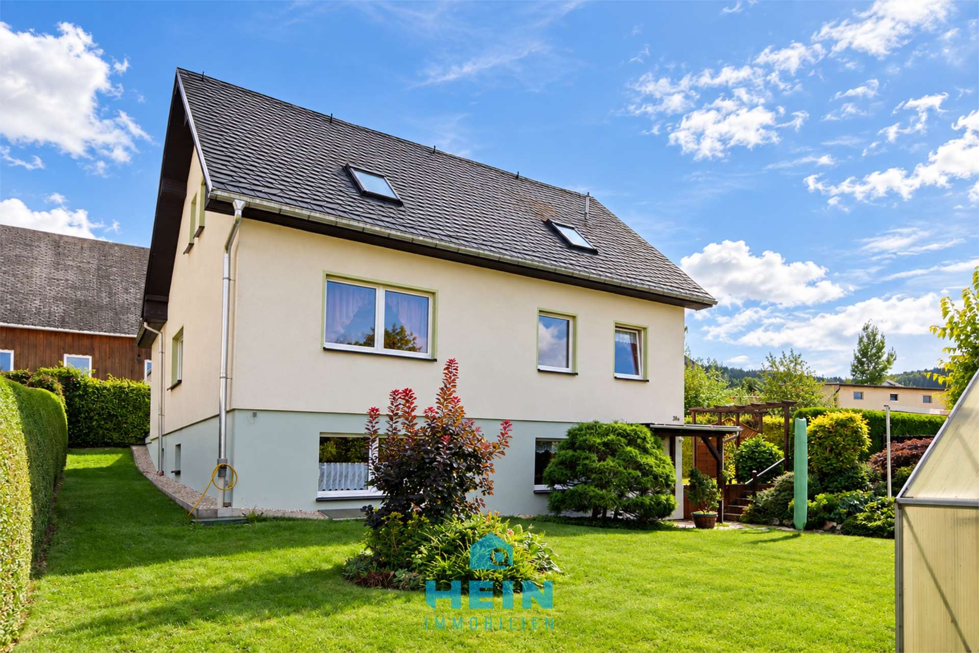 Traumhaftes Platzwunder mit grünem Gartenparadies – Ihr neues Zuhause mit Potenzial in Lauter!