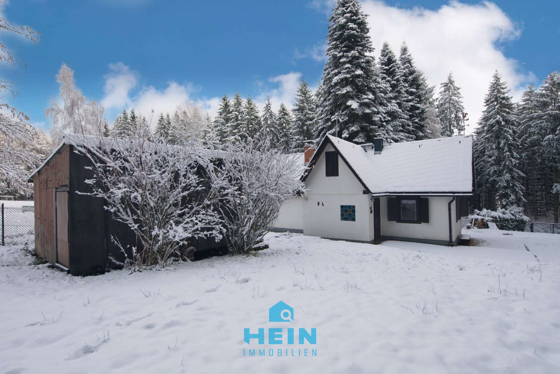 Natur pur: Gemütliches Ferienhaus mit Kamin auf weitläufigem Waldgrundstück!