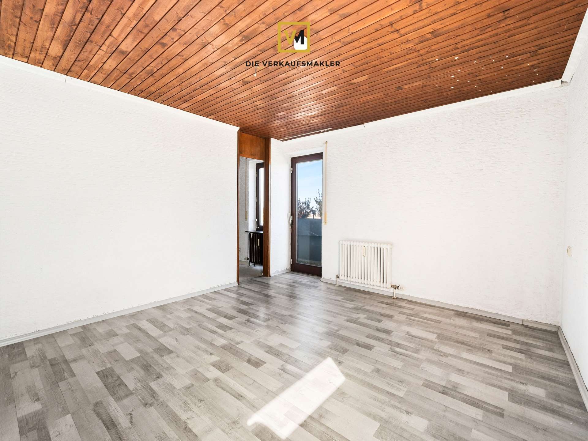 Schlafzimmer mit Balkontür