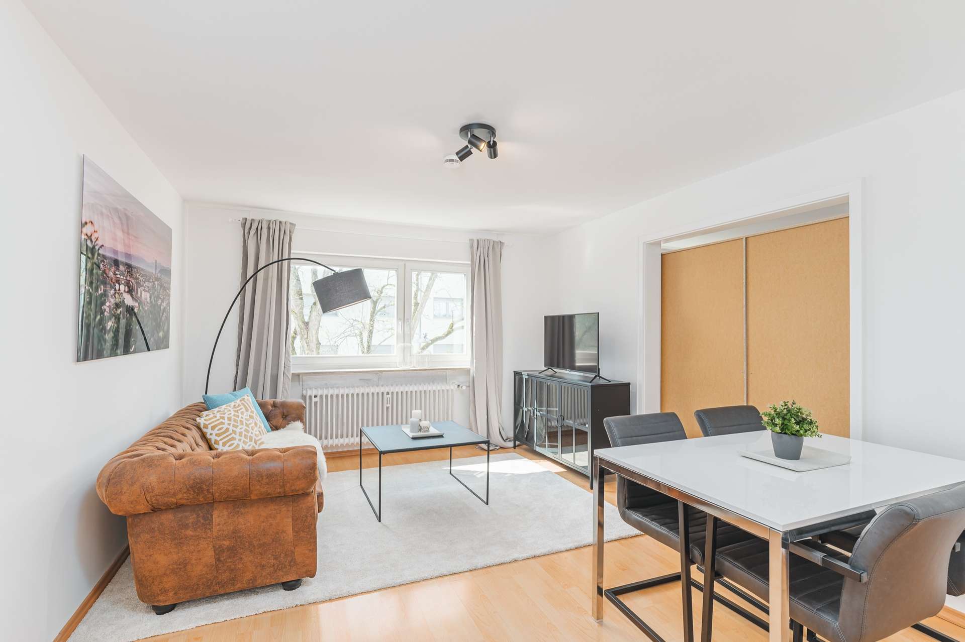 Wohnzimmer mit Essplatz