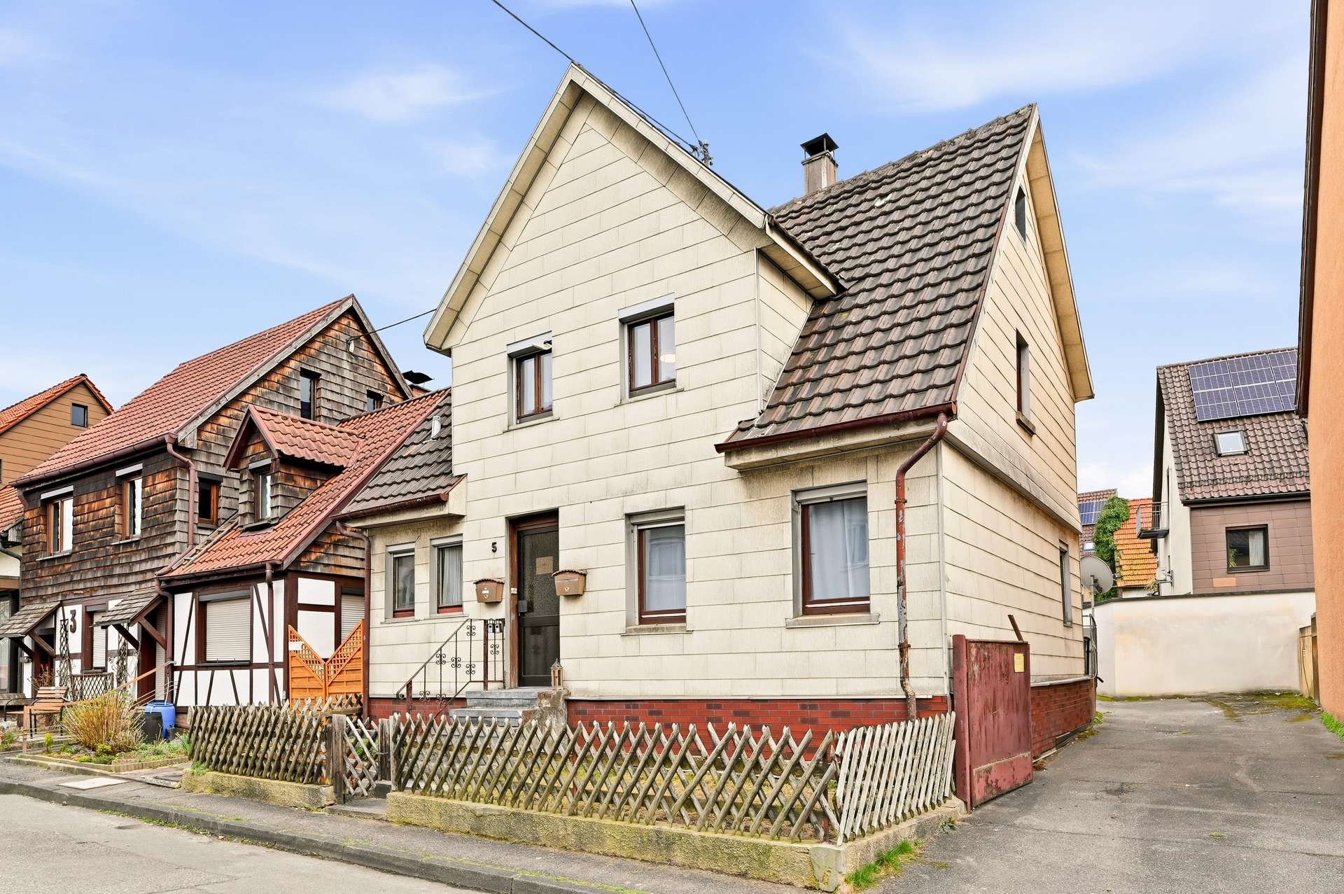 Freistehendes 2 Familienhaus in Esslingen Berkheim. Top Lage. Provisionsfrei.