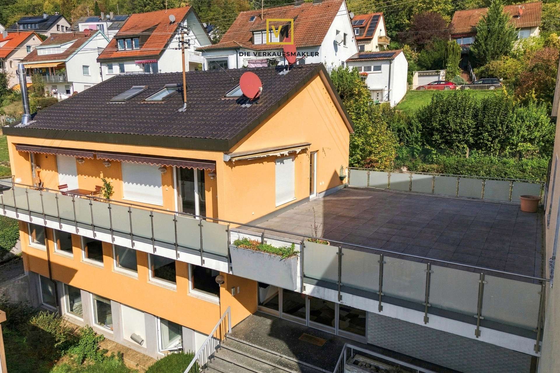 Anbau mit Balkon und Dachterrasse
