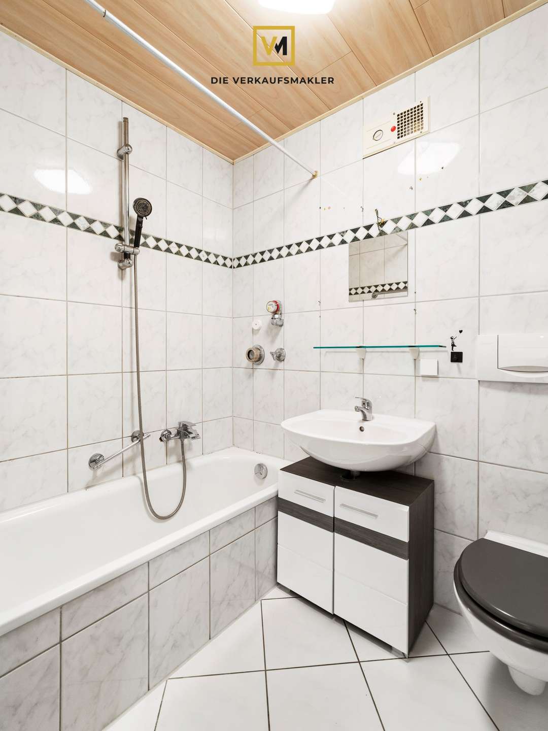 Bad mit Badewanne
