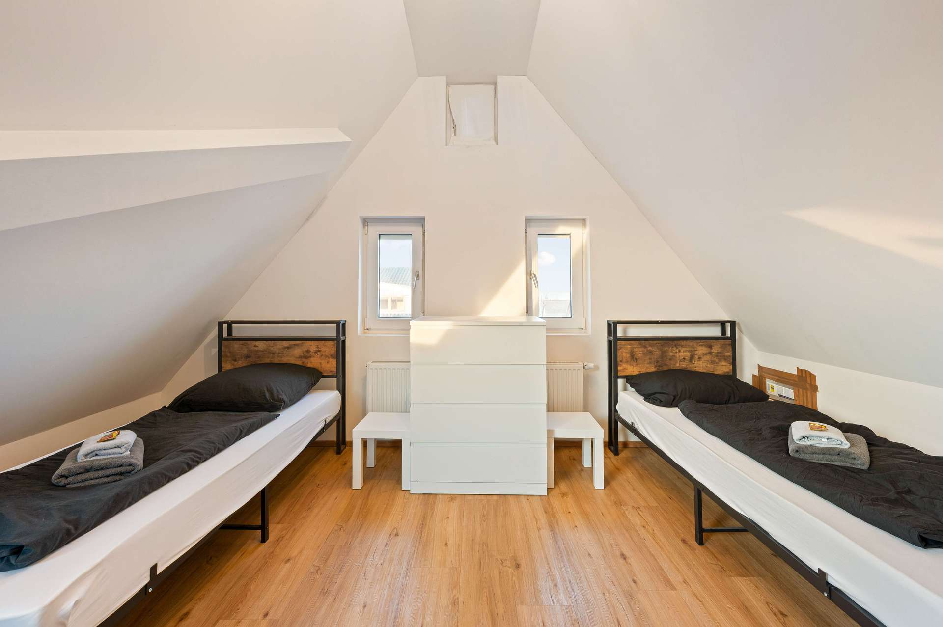 12 Fremdenzimmer